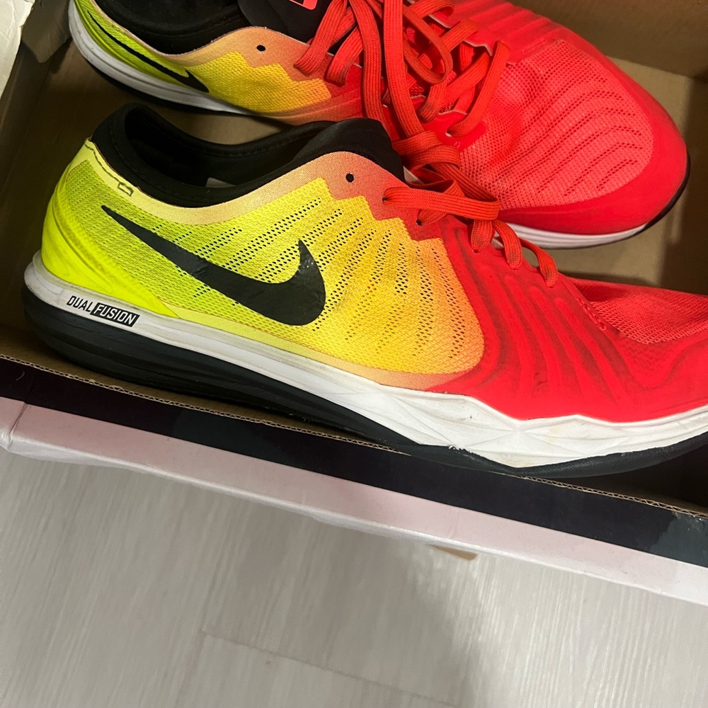 Nike multi colored tennis shoes Worn a few times